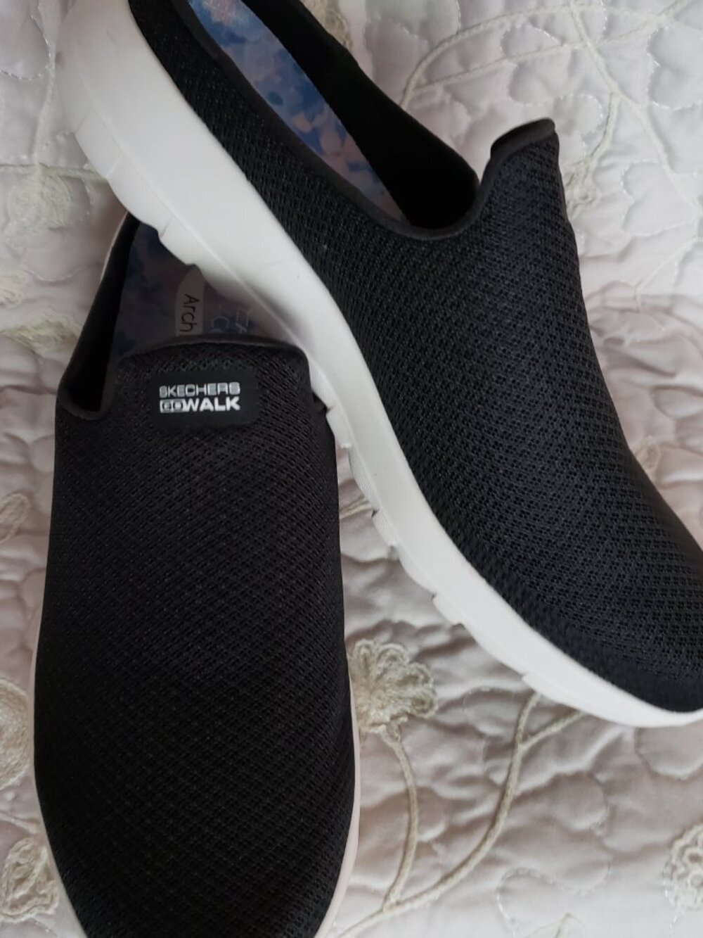 EUC SKECHERS Go Walk jet black slide on (9.5)